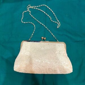 🇨🇦 Davie & Chiyo Ivory Alencon Lace Bridal Clutch - Vintage Style Kiss-Lock